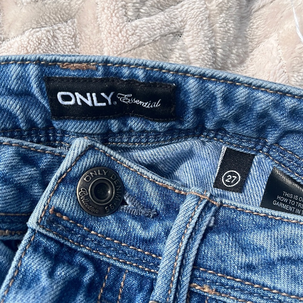 2 piece Cami Ripped Jeans - Picture 2 of 4